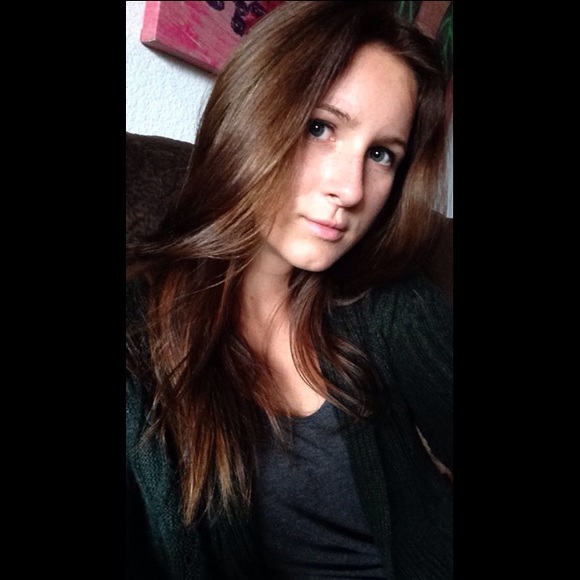 Profile Picture of Emerson Sluis (@emerson_sluis) on Poshmark