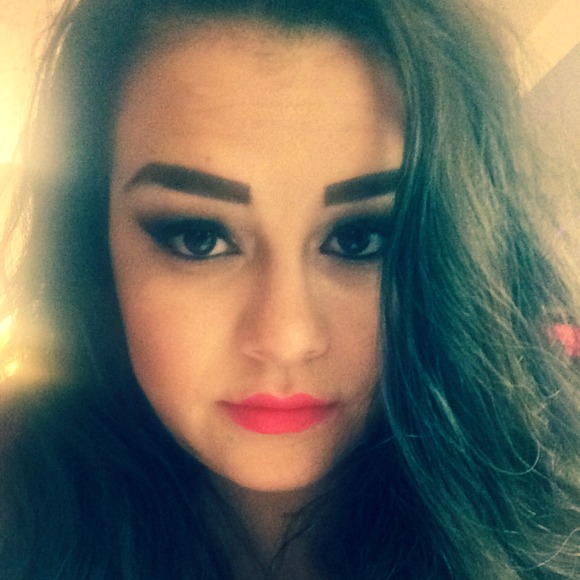 Profile Picture of Vanessa Wingerter (@vslater21) on Poshmark