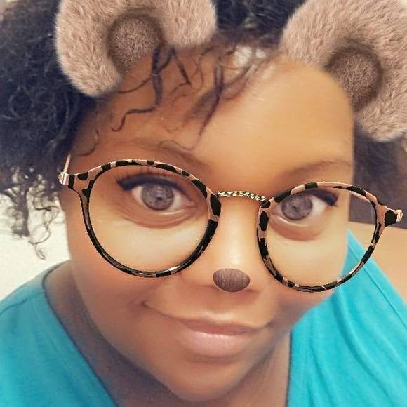 Profile Picture of Dawn Hazel (@dawnh6) on Poshmark