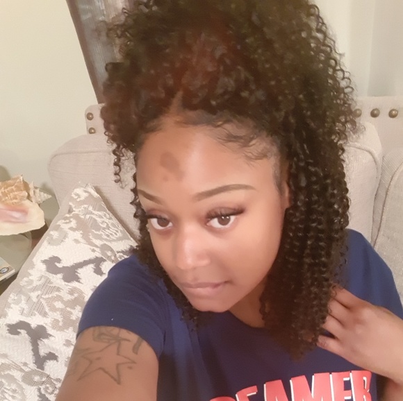Profile Picture of Janae Robinson (@janaerobinso890) on Poshmark