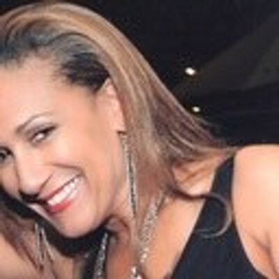 Profile Picture of Lisa Charles (@lisaroxy) on Twitter