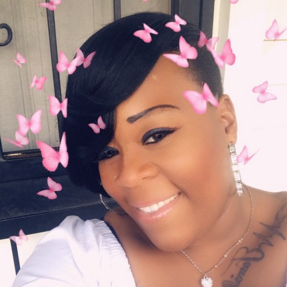 Profile Picture of Angela Alexander (@angelaalexan631) on Poshmark