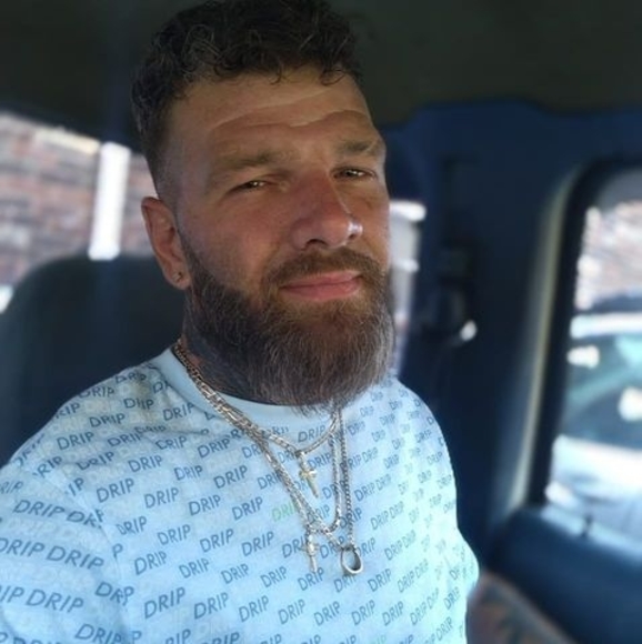 Profile Picture of Jonathan Abell (@jonathanabell57) on Poshmark