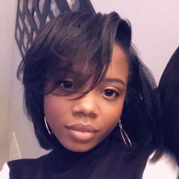 Profile Picture of Shanice Alexander (@shaniceaa5) on Poshmark