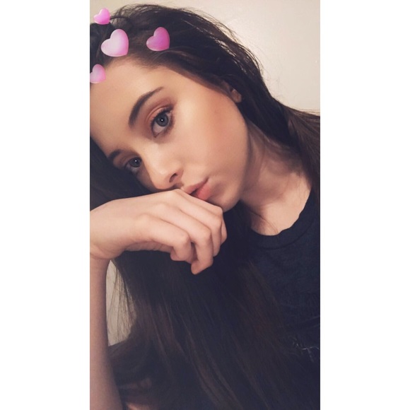 Profile Picture of Charlotte Zitzmann (@misscharcharz) on Poshmark