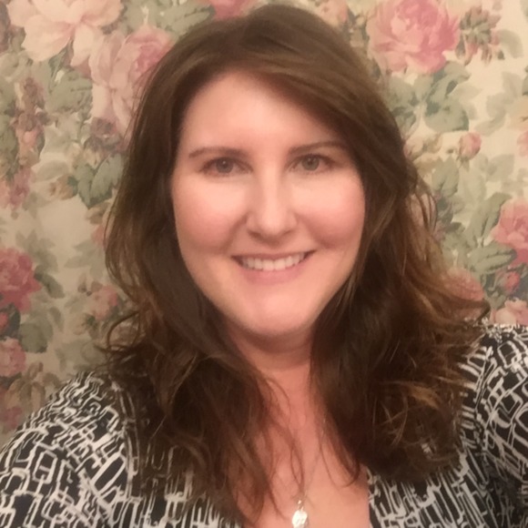 Profile Picture of Jennifer Schewe (@jaschewe) on Poshmark