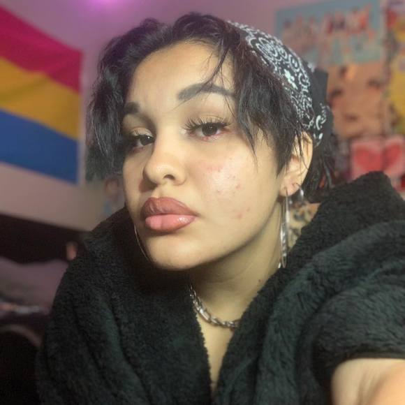 Profile Picture of Savannah Cheramie (@savacheramie) on Poshmark