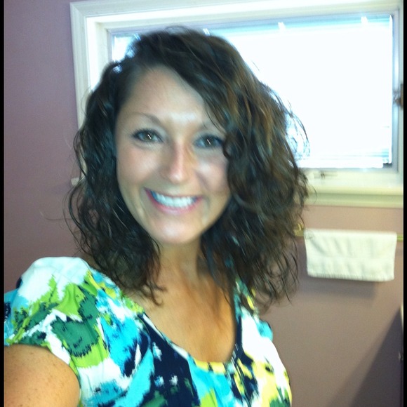 Profile Picture of Lisa Damiata (@lmd20) on Poshmark