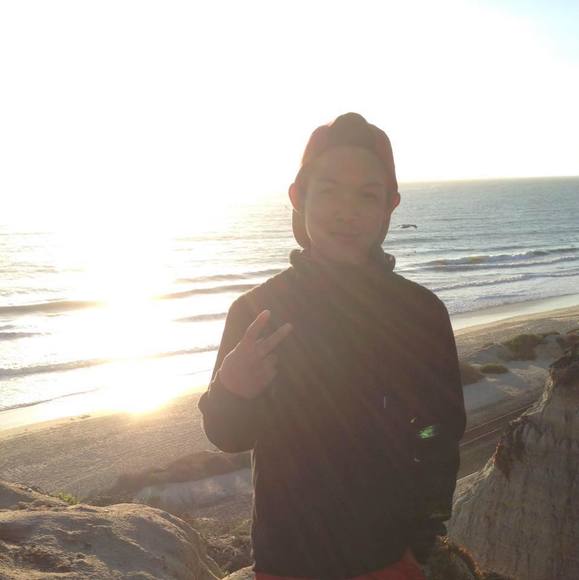 Profile Picture of Alex Souvannarath (@soualex) on Poshmark