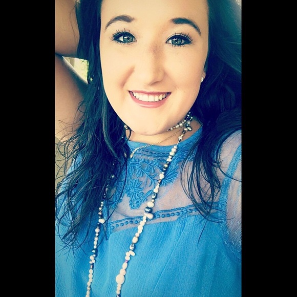 Profile Picture of Carley Cook (@carleycook17) on Poshmark