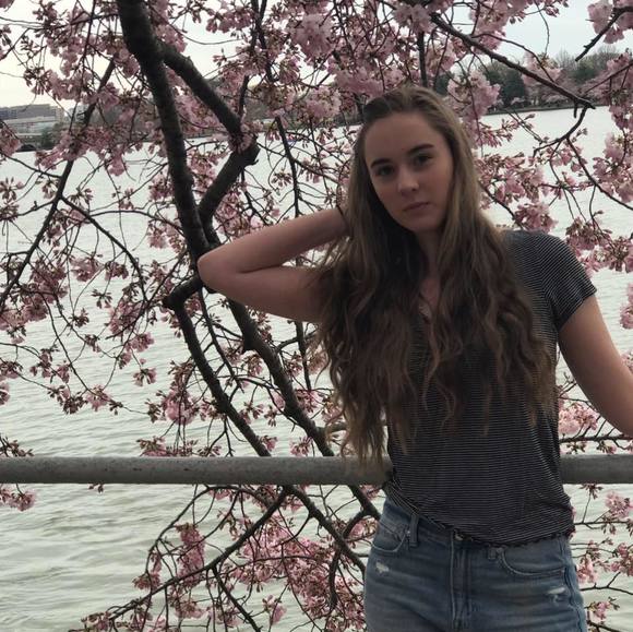 Profile Picture of Payton Gardler (@pgardler) on Poshmark