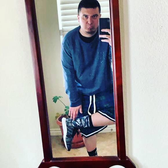 Profile Picture of Travis Tadefa (@travistadefa) on Poshmark