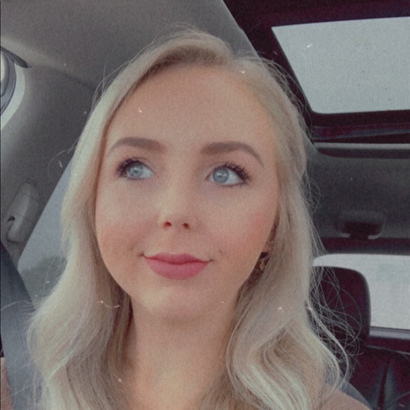 Profile Picture of Dakota Dahlke (@dakotadahlke) on Poshmark