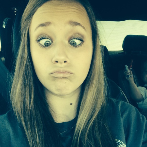 Profile Picture of Bailey Frey (@subwaayy) on Poshmark