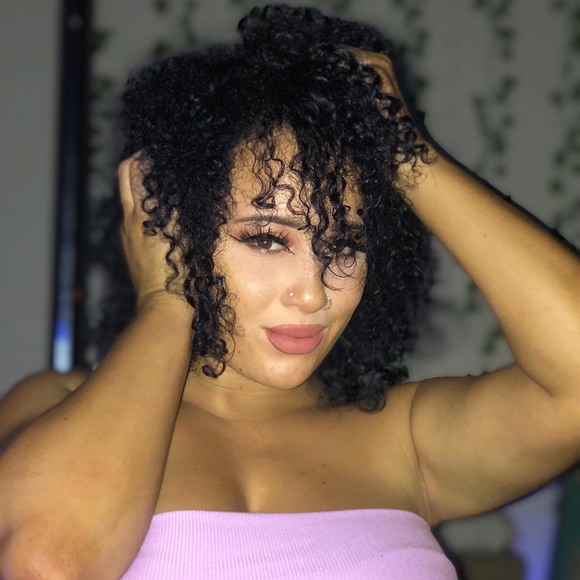 Profile Picture of Christina Simmons (@thegoddesscs) on Poshmark