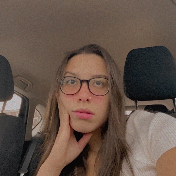 Profile Picture of Anna Cordova (@ancord12) on Poshmark