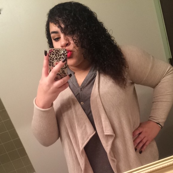 Profile Picture of Alexia Morris (@_alexia_) on Poshmark