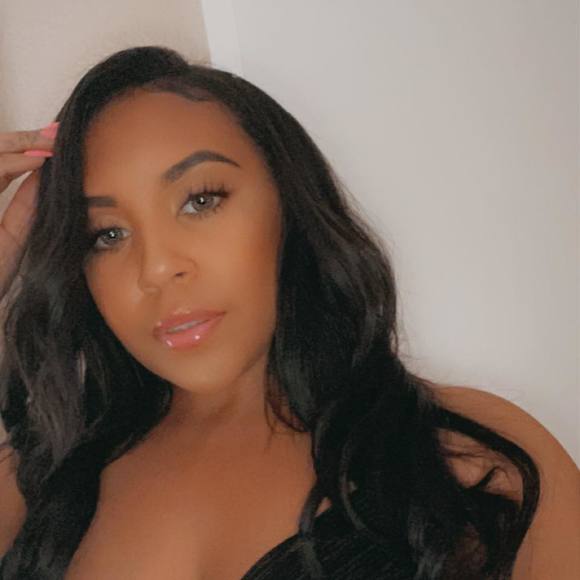 Profile Picture of Alexis Chisolm (@achisolm30) on Poshmark