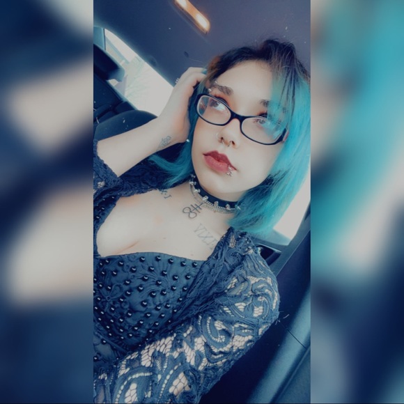 Profile Picture of Ash Jean (@ashleighduvelow) on Poshmark