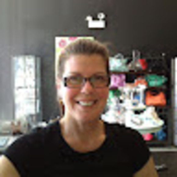 Profile Picture of Christine Dimiceli (@creedelake) on Poshmark