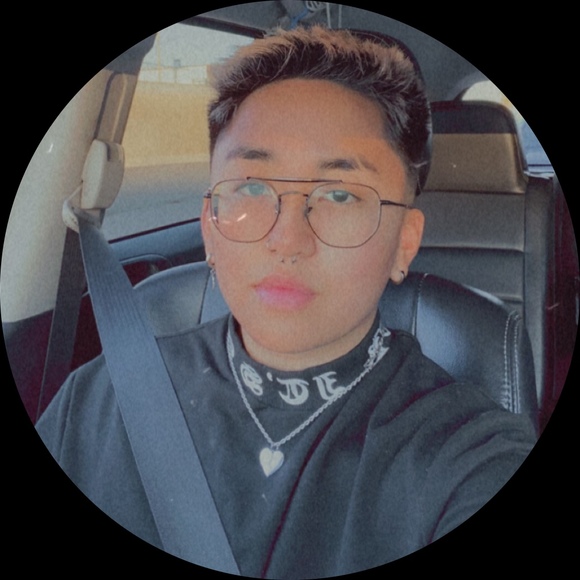 Profile Picture of Clarissa Pile (@clarissapile) on Poshmark