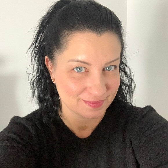 Profile Picture of Chantal Plouffe (@chantalplouf495) on Poshmark