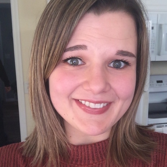 Profile Picture of Emily Solum (@esolum14) on Poshmark