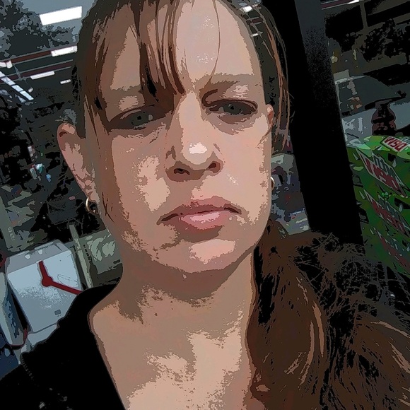 Profile Picture of Jennifer Vallone (@shopchick1979) on Poshmark