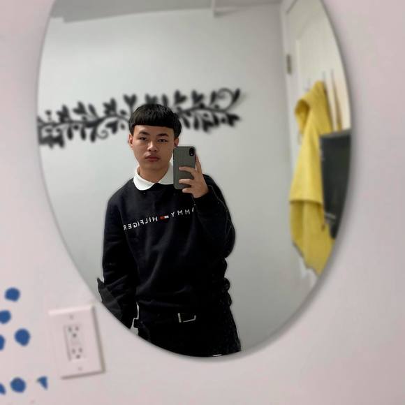 Profile Picture of Kevin Gutierrez (@kevinucho246) on Poshmark