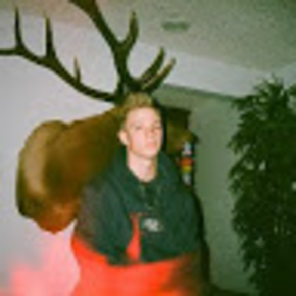 Profile Picture of Joshie Kunca (@joshkunca) on Poshmark