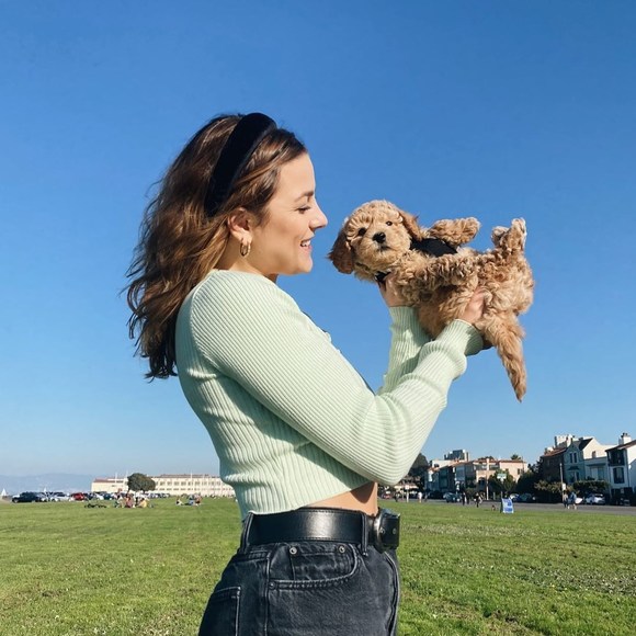 Profile Picture of Isabelle Sahyoun (@isabellesahyoun) on Poshmark