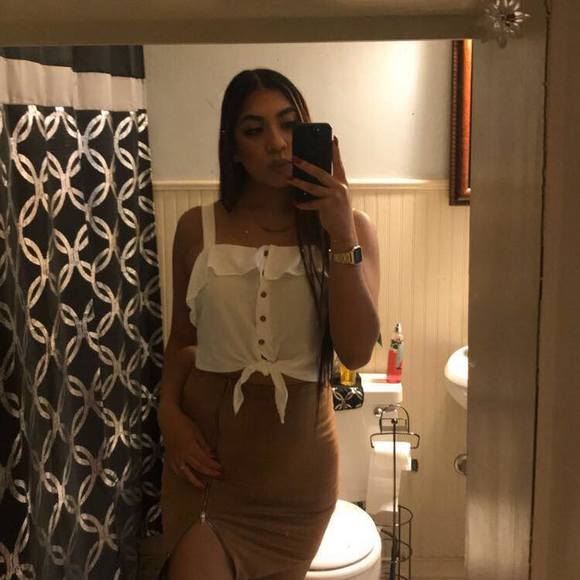 Profile Picture of Lorena Lara (@laralorena1031) on Poshmark