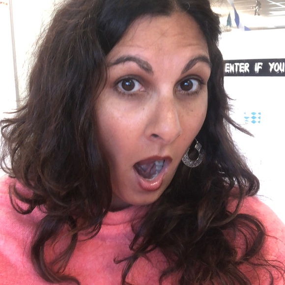 Profile Picture of Yasmin Kaderali (@ykaderali) on Poshmark