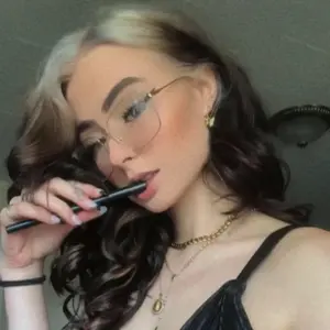 Profile Picture of Ash Jeffreys (@ashleyrosejeffreys) on Tiktok