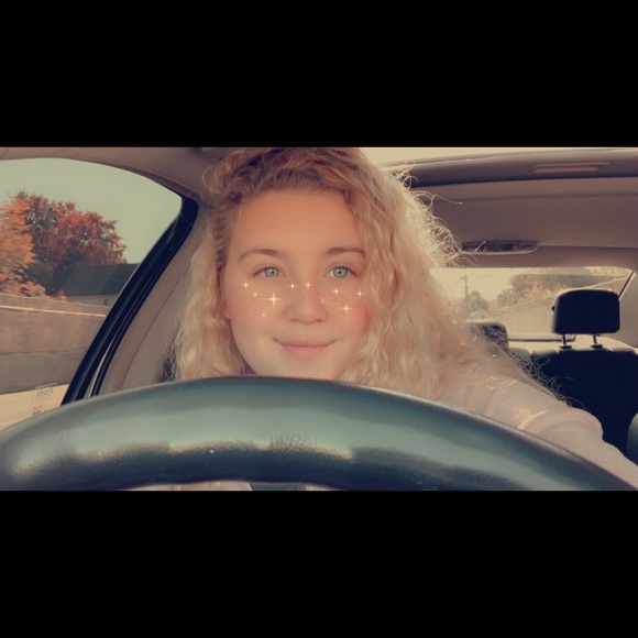 Profile Picture of Caitlin Pakosz (@caitlinpakosz) on Poshmark