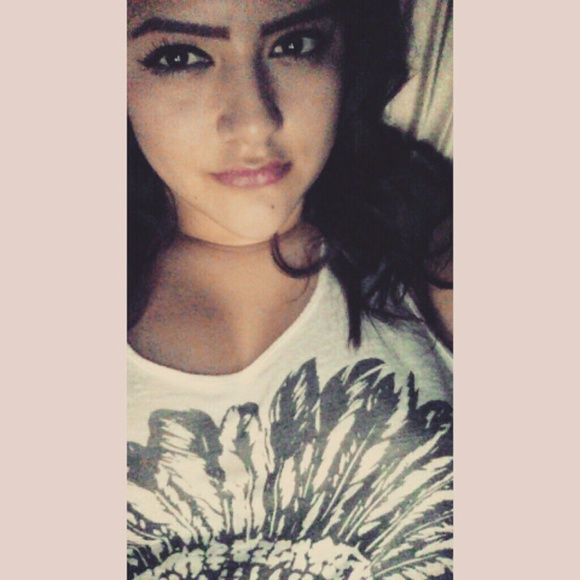 Profile Picture of Ruby Villegas (@rubyveee) on Poshmark