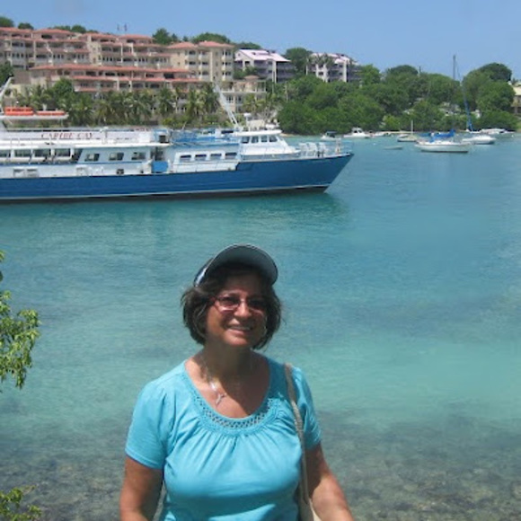 Profile Picture of Angela Kitsos (@angelakitsos) on Poshmark