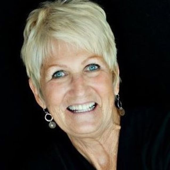 Profile Picture of Jeanne Froelich (@birkyf) on Poshmark
