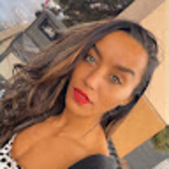 Profile Picture of Christa Zychowski (@xaanne89) on Poshmark