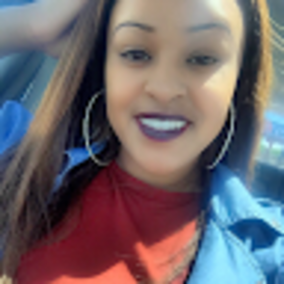 Profile Picture of Camerra Lightbourn (@camerral) on Poshmark