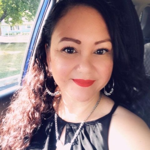 Profile Picture of Cinthya Castelo (@cinthyacastelo1) on Poshmark