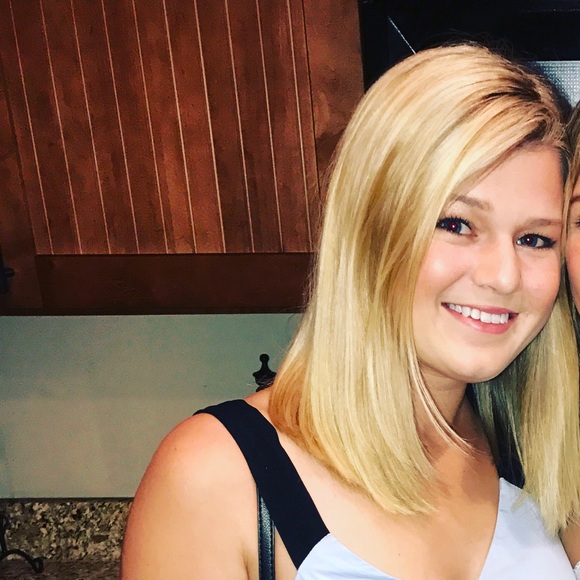 Profile Picture of Sarah Georgecink (@sjgeorgecink) on Poshmark