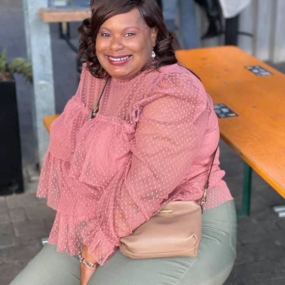 Profile Picture of Felecia Walker (@fsweetfelecia2) on Poshmark