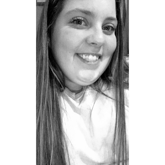 Profile Picture of Julia Poffenroth (@poffejul) on Poshmark