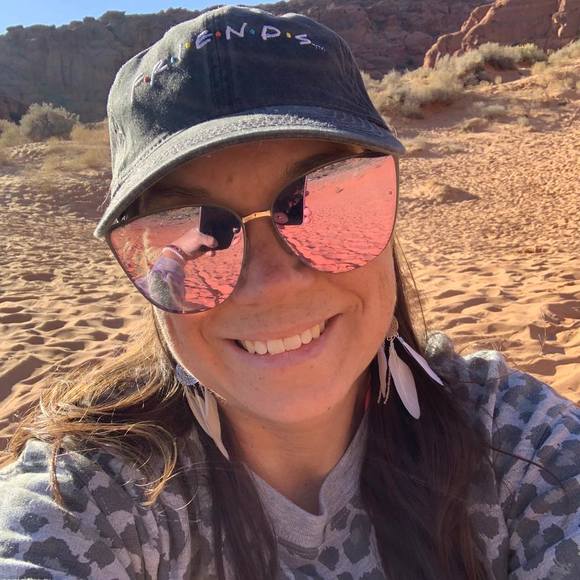 Profile Picture of Mindy Dow (@mindy9101981) on Poshmark