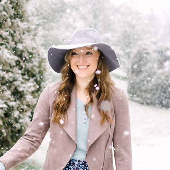 Profile Picture of Tabitha Hanna (@tabhanna) on Poshmark