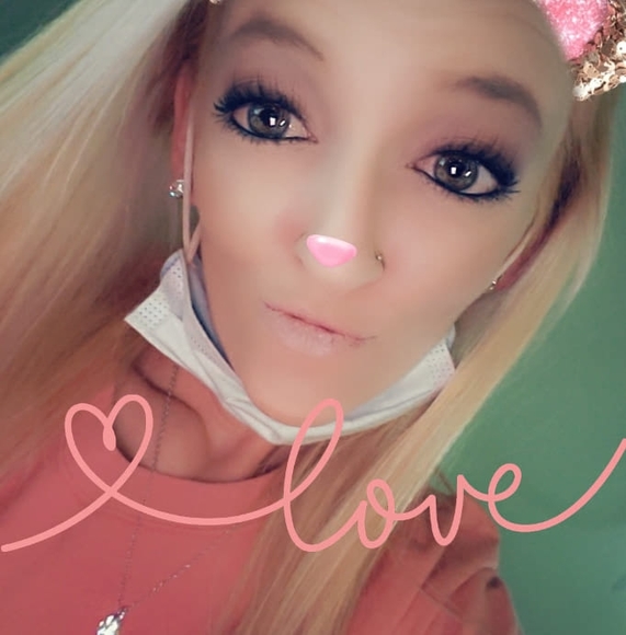 Profile Picture of Amber Bailey (@amberbailey2009) on Poshmark