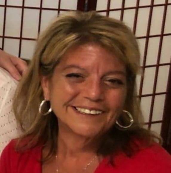Profile Picture of Susan Harnett (@beachmama1105) on Poshmark