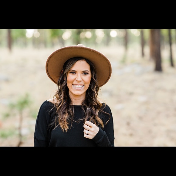 Profile Picture of Emily Wanta (@emilywanta) on Poshmark