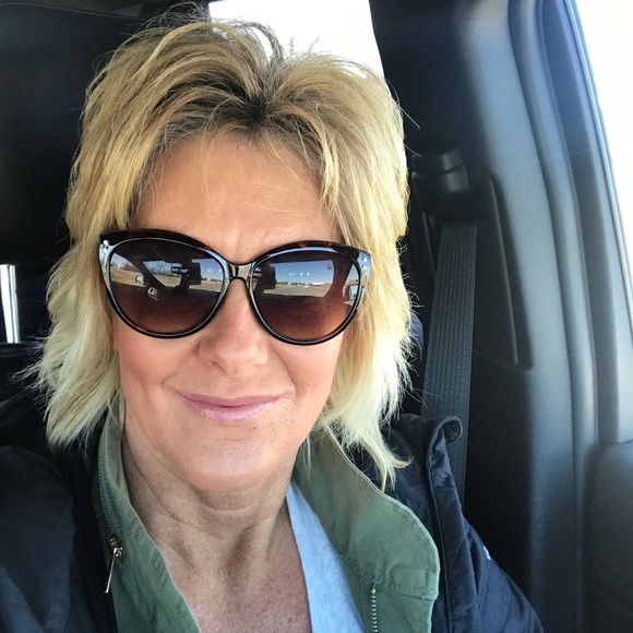 Profile Picture of K Campbell (@kimcampbell740) on Poshmark